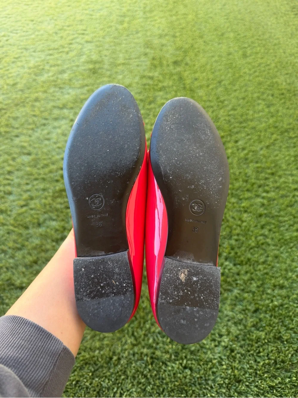 CHANEL Hot Pink Patent Leather Ballet Flats with Logo Bow